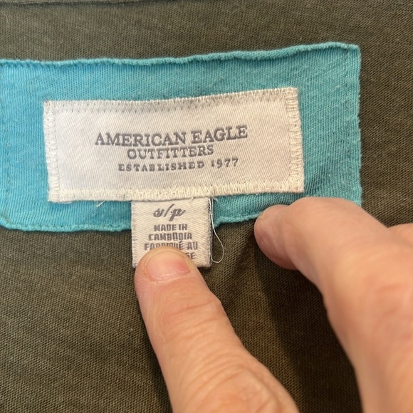 American Eagle Outfitters Green and Teal V-Neck Tee size small. - Picture 3 of 8